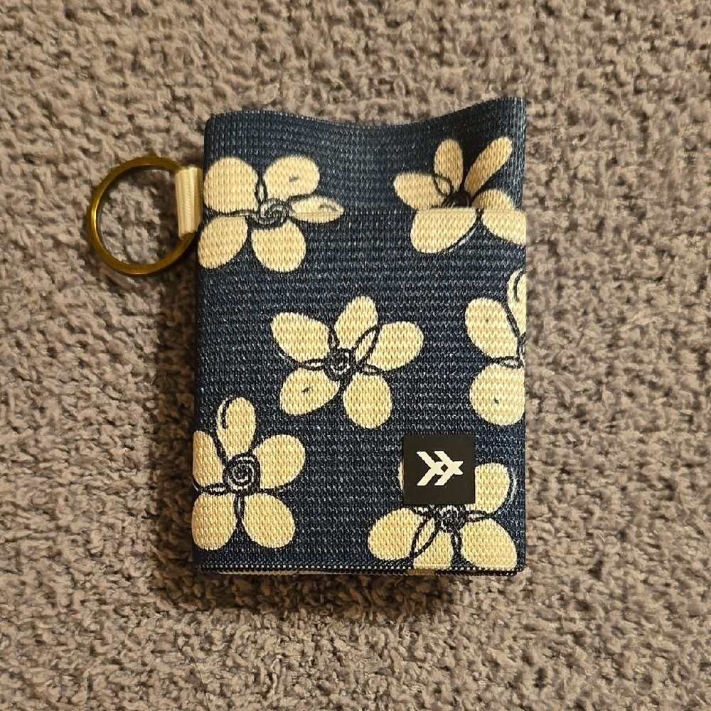 Thresd Floral Card and Key Holder